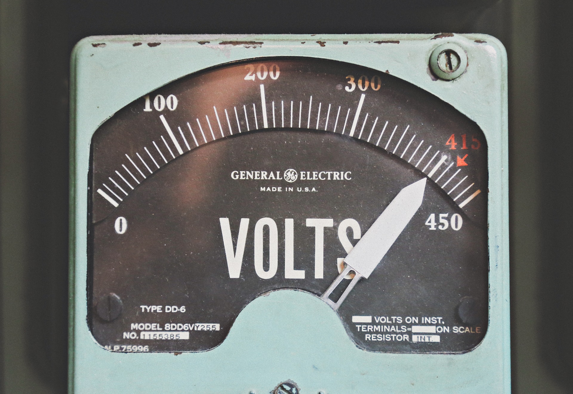 Add more power to your sales intelligence B2Brain with Zoominfo or Apollo accelerates your pipeline